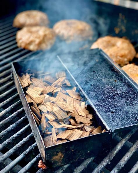 How to Correctly Use a Smoker Box on a Gas Grill